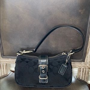 COACH black purse Silver zipper and buckle Hobo